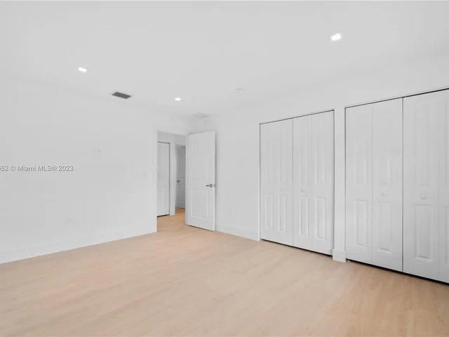 5254 NW 94th Doral Pl, Doral FL 33178