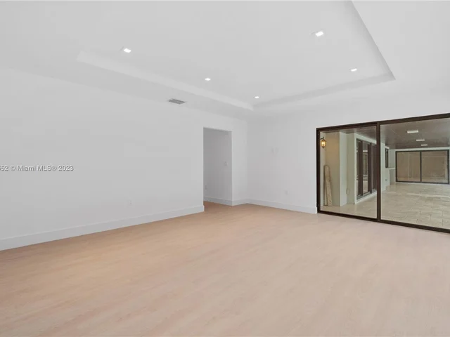 5254 NW 94th Doral Pl, Doral FL 33178