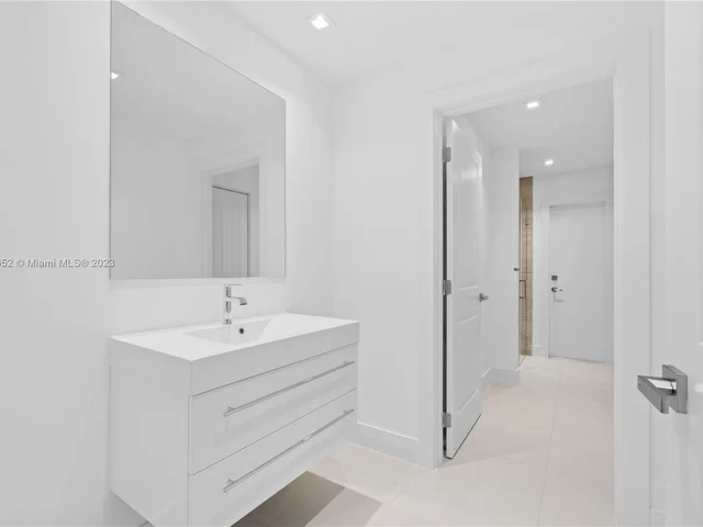 5254 NW 94th Doral Pl, Doral FL 33178