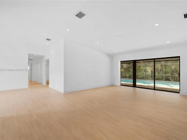 5254 NW 94th Doral Pl, Doral FL 33178