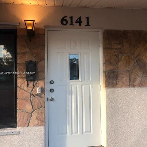 6141 Wiley St, Hollywood FL 33023