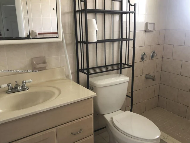 6141 Wiley St, Hollywood FL 33023