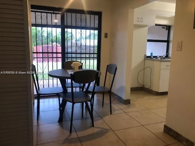 6141 Wiley St, Hollywood FL 33023