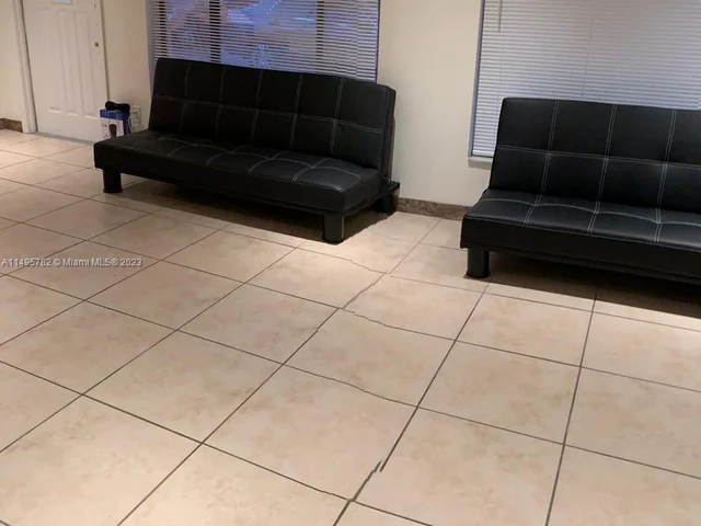 6141 Wiley St, Hollywood FL 33023