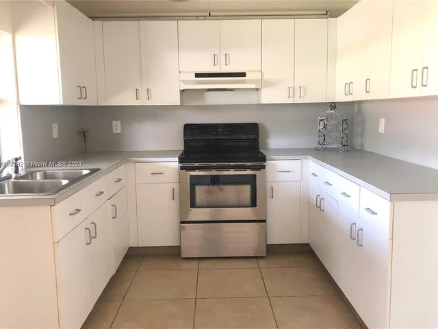 6141 Wiley St, Hollywood FL 33023