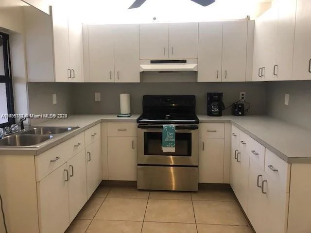 6141 Wiley St, Hollywood FL 33023