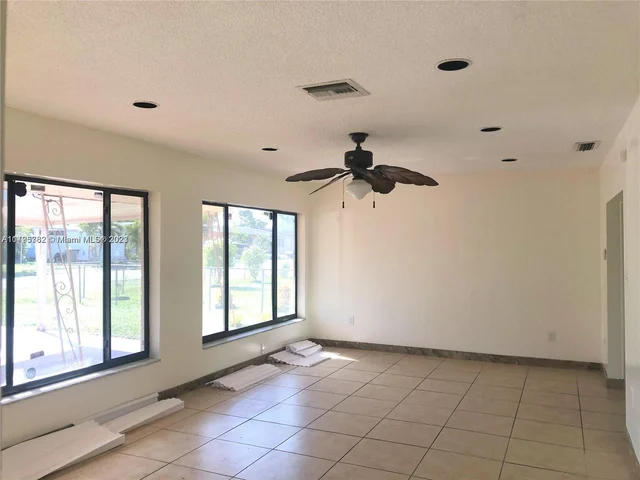 6141 Wiley St, Hollywood FL 33023