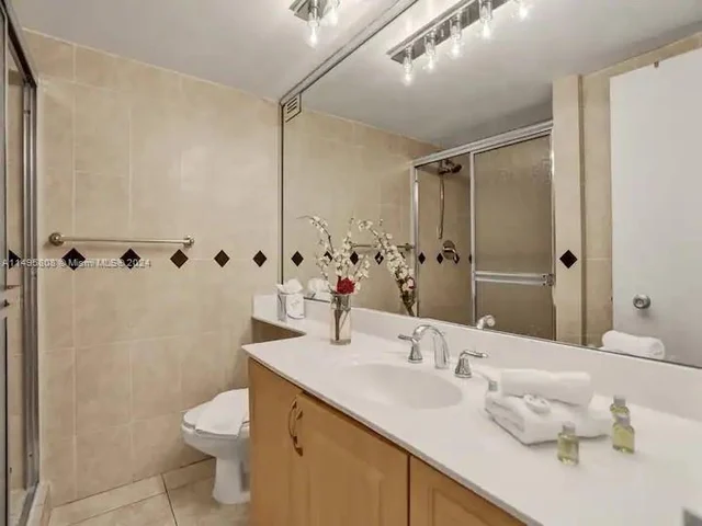 5225 Collins Ave # 610, Miami Beach FL 33140