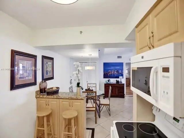 5225 Collins Ave # 610, Miami Beach FL 33140