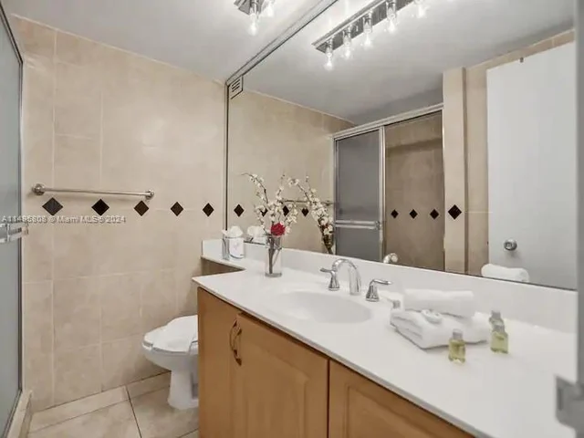 5225 Collins Ave # 610, Miami Beach FL 33140