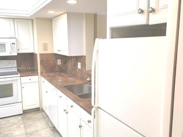 1147 Hillsboro Mile # 208, Hillsboro Beach FL 33062