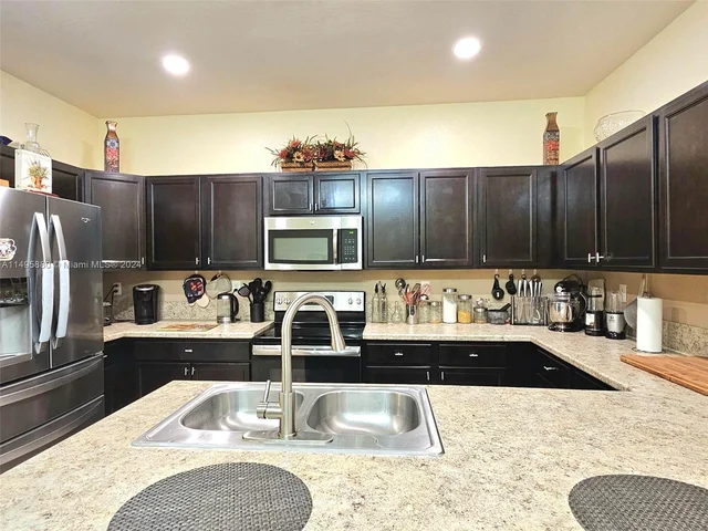 11477 SW 250th St, Homestead FL 33032