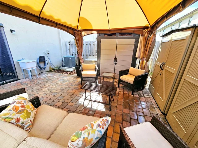 11477 SW 250th St, Homestead FL 33032