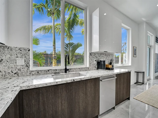 1220-6 NE 15th Ave # 4, Fort Lauderdale FL 33304