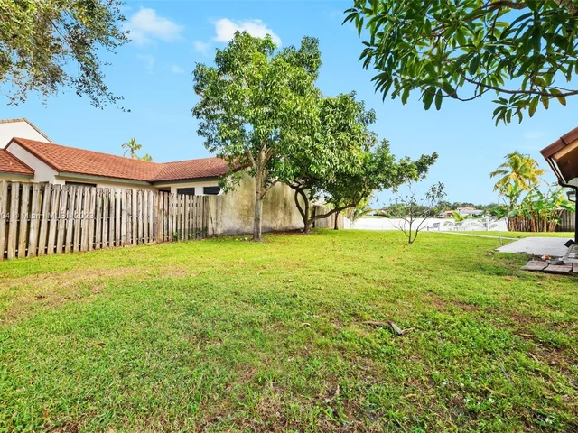 2685 Bass Way, Cooper City FL 33026