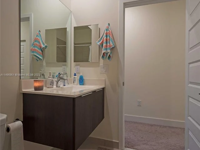 7925 NW 105th ct # 7925, Miami FL 33178