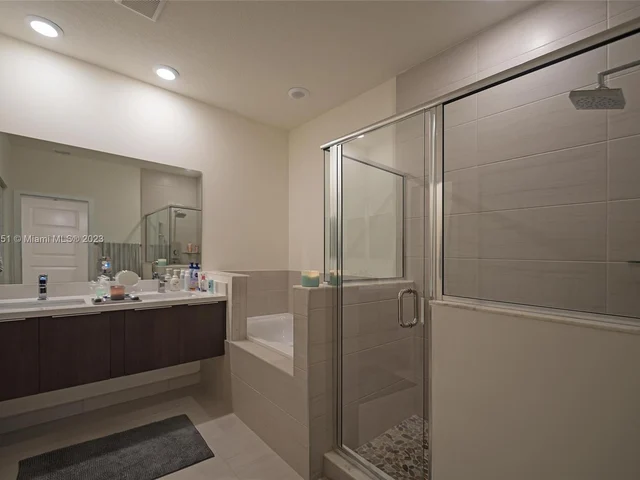 7925 NW 105th ct # 7925, Miami FL 33178