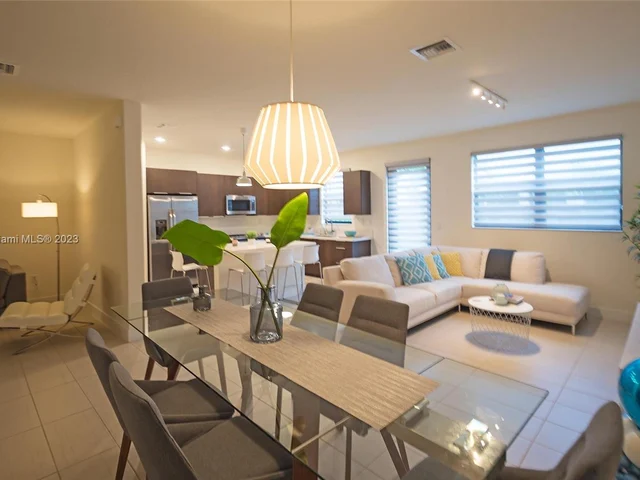 7925 NW 105th ct # 7925, Miami FL 33178