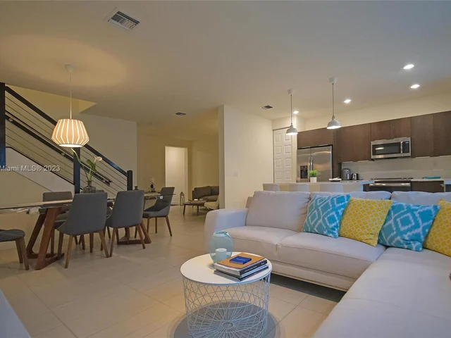 7925 NW 105th ct # 7925, Miami FL 33178