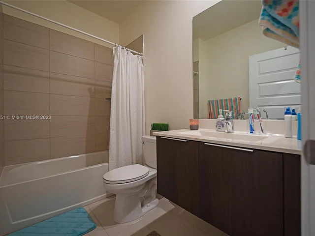 7925 NW 105th ct # 7925, Miami FL 33178