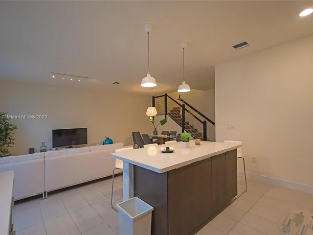 7925 NW 105th ct # 7925, Miami FL 33178