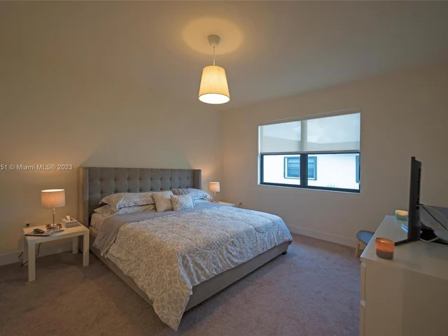 7925 NW 105th ct # 7925, Miami FL 33178