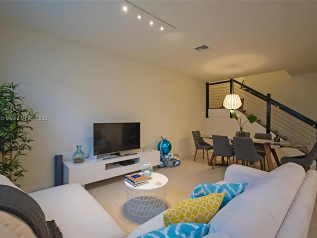 7925 NW 105th ct # 7925, Miami FL 33178