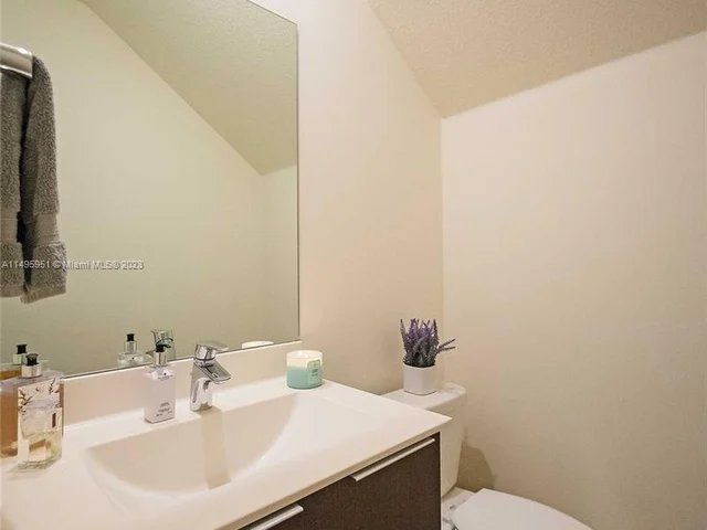 7925 NW 105th ct # 7925, Miami FL 33178