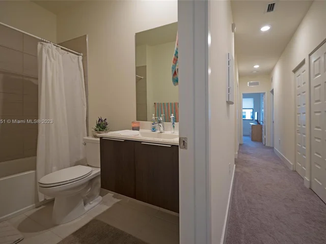 7925 NW 105th ct # 7925, Miami FL 33178