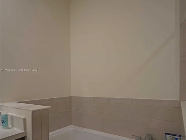 7925 NW 105th ct # 7925, Miami FL 33178