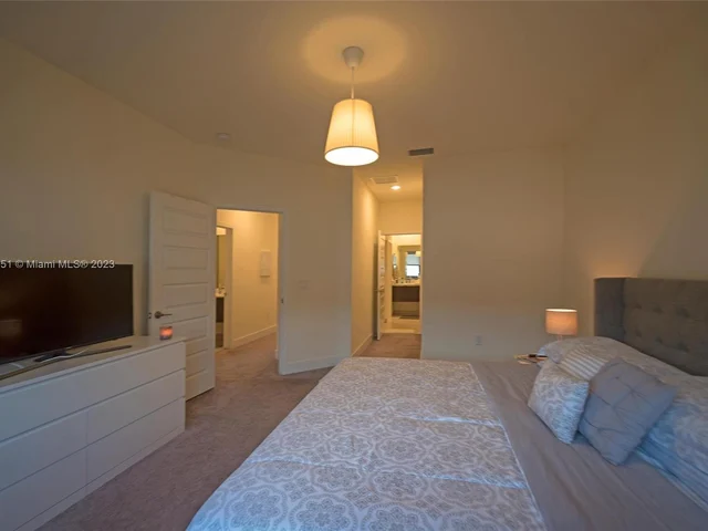 7925 NW 105th ct # 7925, Miami FL 33178