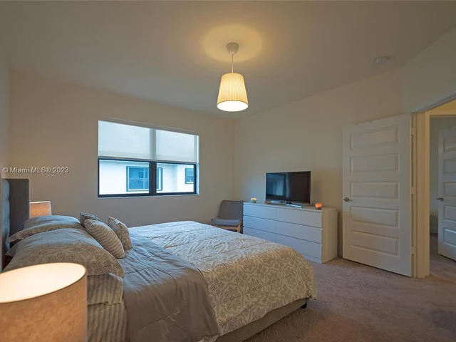 7925 NW 105th ct # 7925, Miami FL 33178