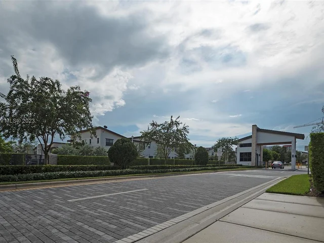 7925 NW 105th ct # 7925, Miami FL 33178