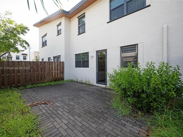 7925 NW 105th ct # 7925, Miami FL 33178