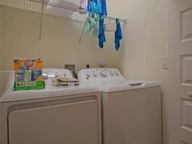 7925 NW 105th ct # 7925, Miami FL 33178