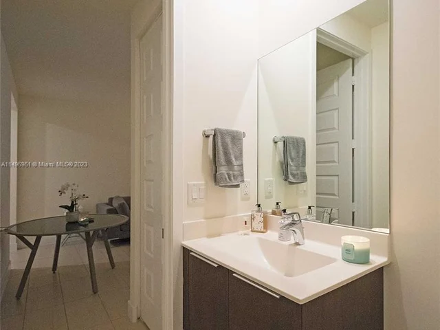 7925 NW 105th ct # 7925, Miami FL 33178