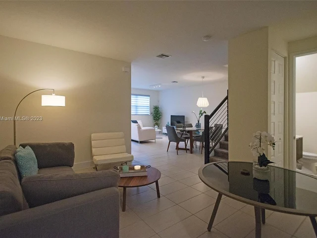 7925 NW 105th ct # 7925, Miami FL 33178