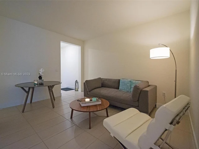 7925 NW 105th ct # 7925, Miami FL 33178