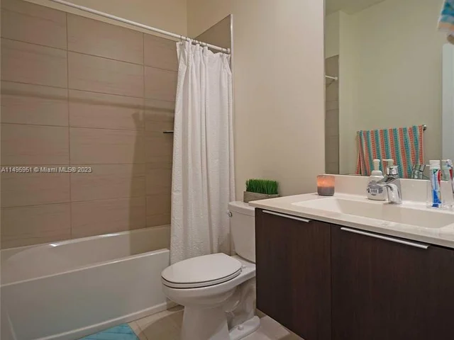 7925 NW 105th ct # 7925, Miami FL 33178