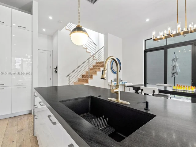 4482 NW 80th Ave, Doral FL 33166