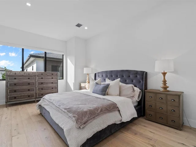 4482 NW 80th Ave, Doral FL 33166