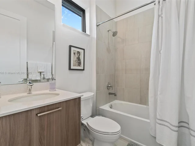 4482 NW 80th Ave, Doral FL 33166