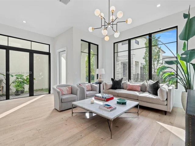 4482 NW 80th Ave, Doral FL 33166