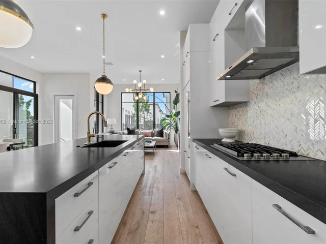 4482 NW 80th Ave, Doral FL 33166