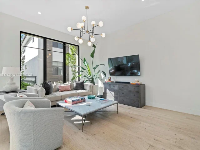 4482 NW 80th Ave, Doral FL 33166