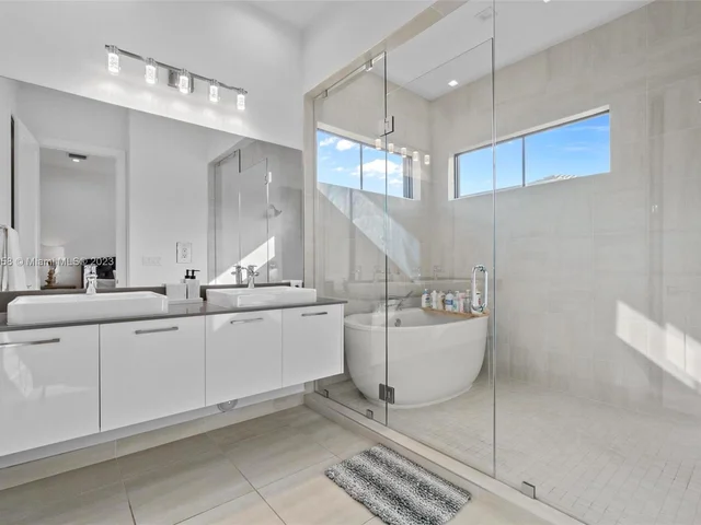 4482 NW 80th Ave, Doral FL 33166