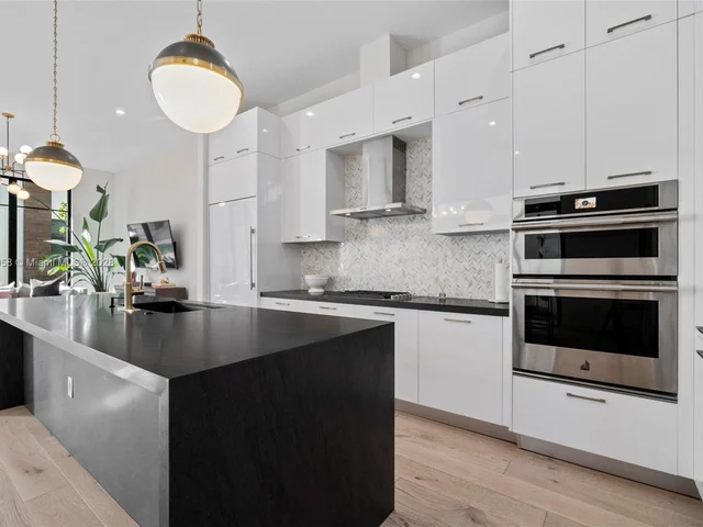 4482 NW 80th Ave, Doral FL 33166