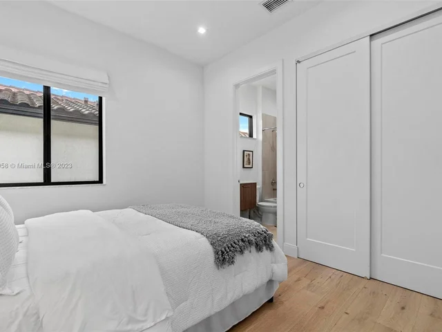 4482 NW 80th Ave, Doral FL 33166