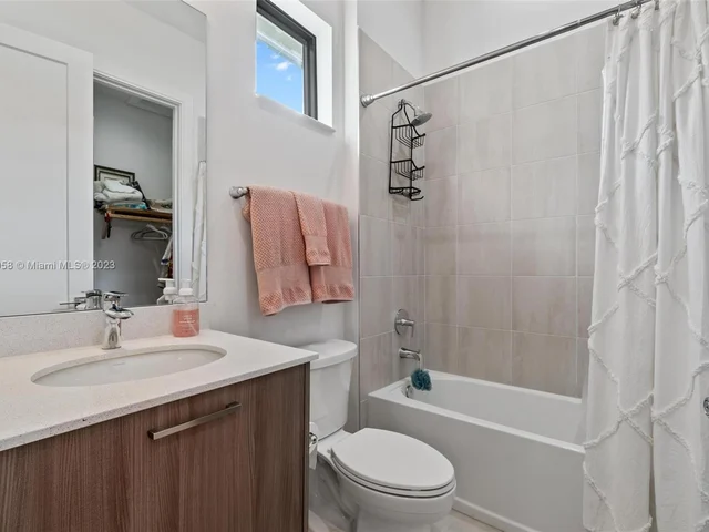 4482 NW 80th Ave, Doral FL 33166