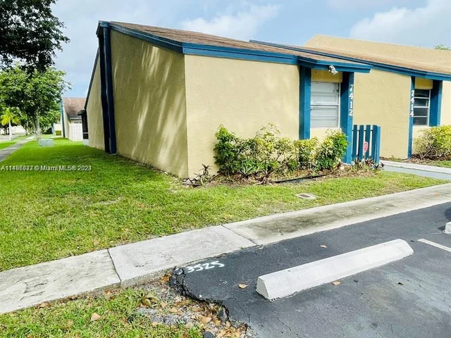 7412 NW 34th St, Lauderhill FL 33319